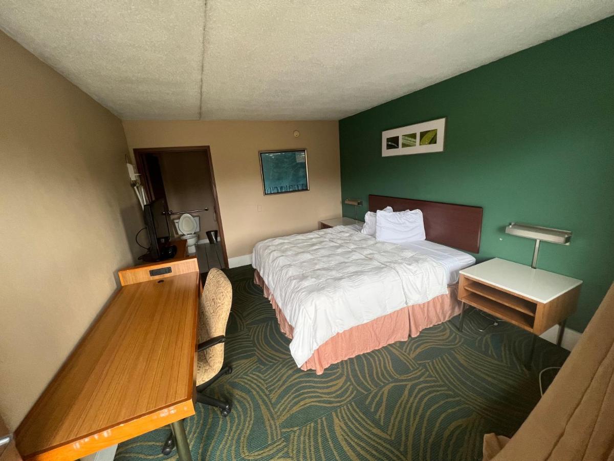 Hilltop Inn Pittsburgh Crafton Buitenkant foto