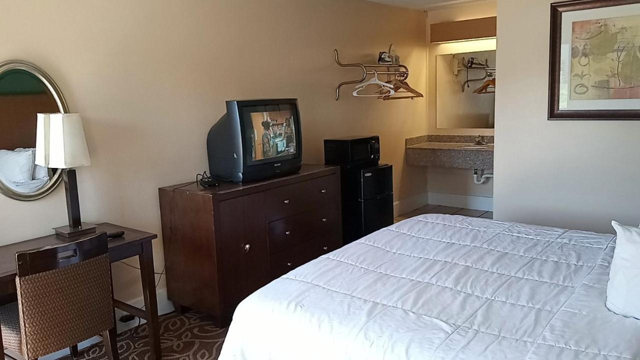 Hilltop Inn Pittsburgh Crafton Buitenkant foto