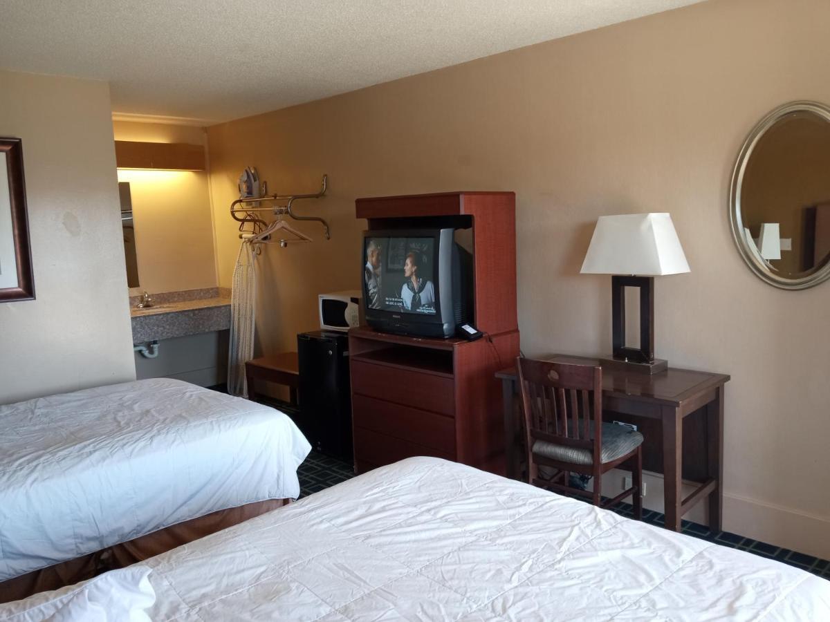 Hilltop Inn Pittsburgh Crafton Buitenkant foto
