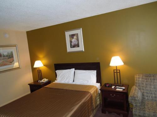 Hilltop Inn Pittsburgh Crafton Buitenkant foto