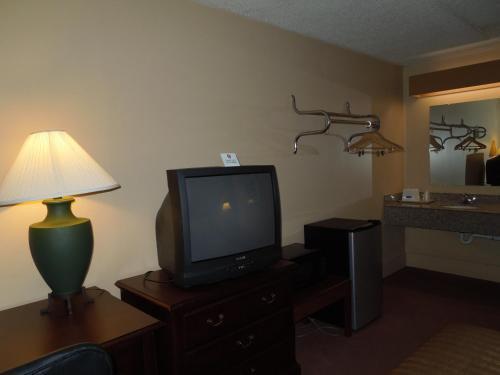 Hilltop Inn Pittsburgh Crafton Buitenkant foto