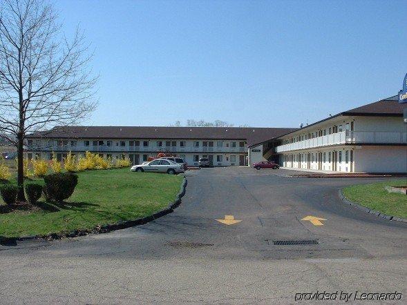 Hilltop Inn Pittsburgh Crafton Buitenkant foto