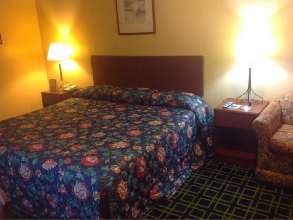 Hilltop Inn Pittsburgh Crafton Buitenkant foto